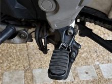 Honda Africa Twin, พักเท้าและขายึด: ก่อนและหลังที่ Boy Motorbike ภูเก็ต